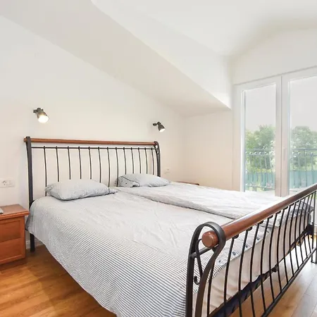 Five-bedroom In * Hrvace