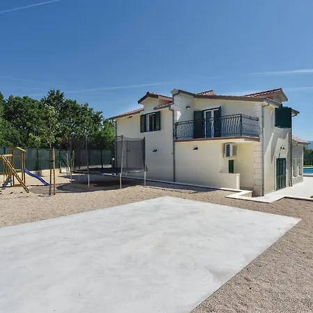 Five-bedroom In Hrvace