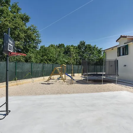 Holiday home Five-bedroom In Hrvace
