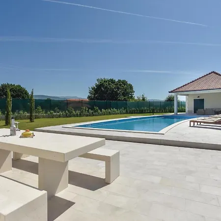Five-bedroom In *