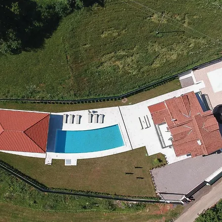 Five-bedroom In *