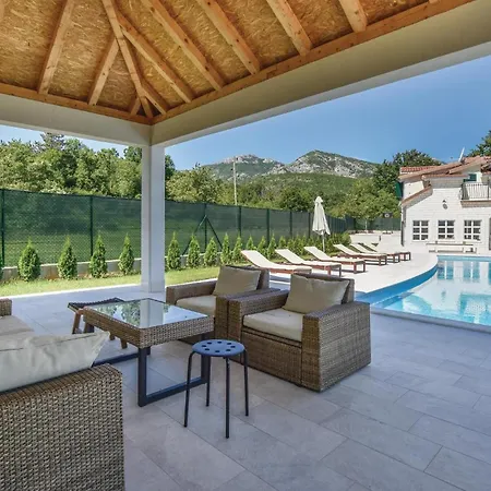 Σπίτι διακοπών Five-bedroom In *